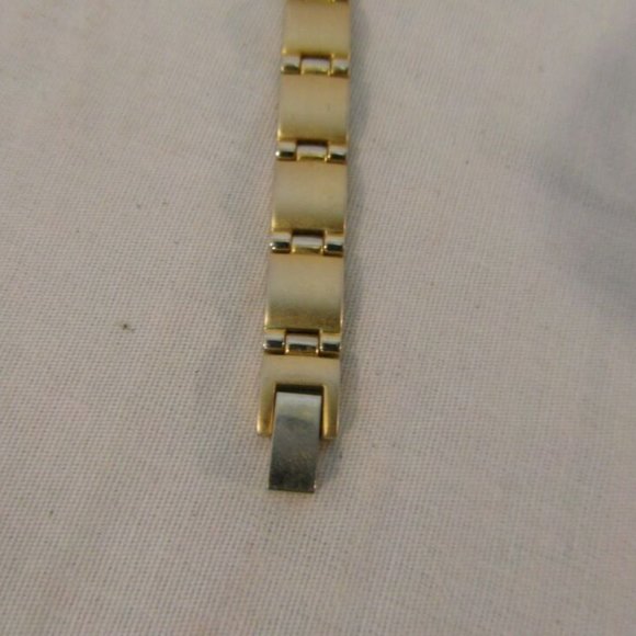 WOMENs CARRIAGE GOLD SILVER STAINLESS STEEL BACK BASE METAL BEZEL WATCH NM 00495 main image 9